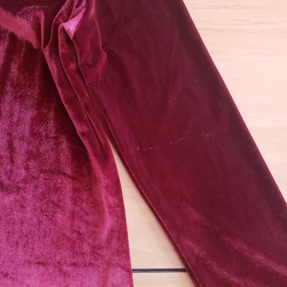 Love by Chesley opened shoulder velvet red vine top. Size Xlarge - Picture 7 of 8